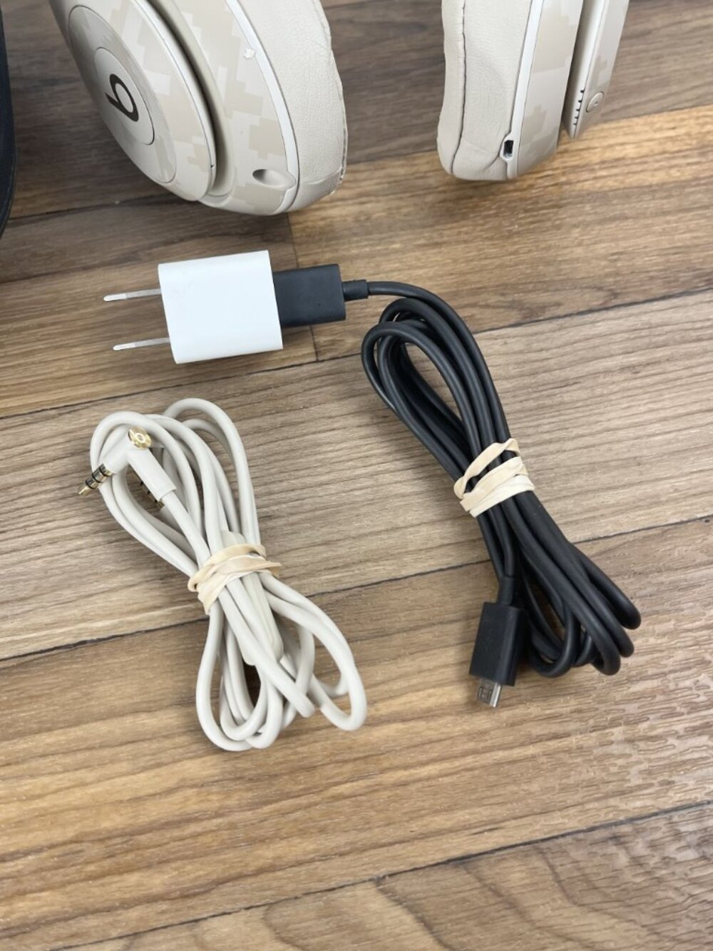 Beats Studio3 Wireless – Camo Edition With Charger + Case - Picture 6 of 11